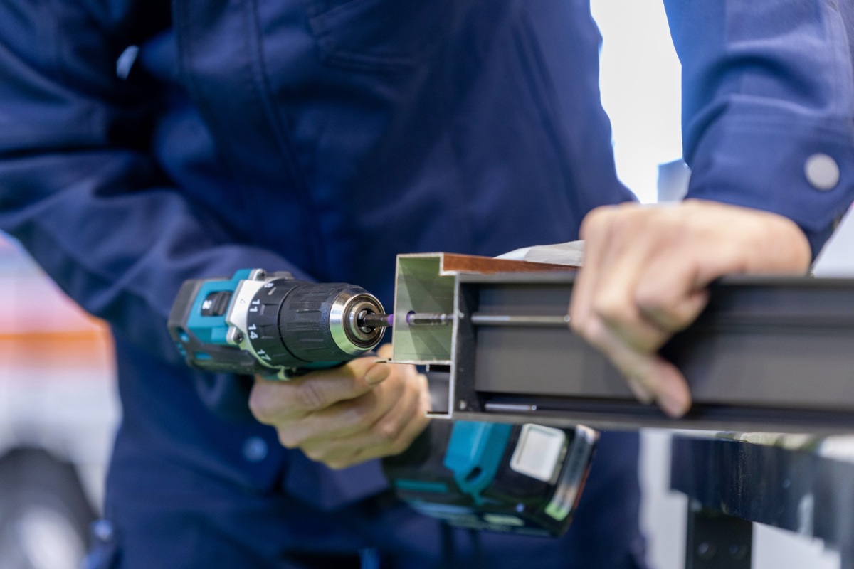 材料を加工している画像2